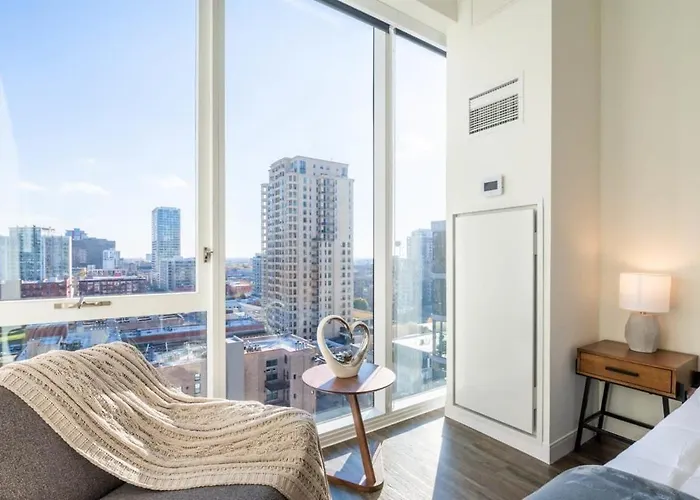3br Luxury Glass With Views Apartment Chicago