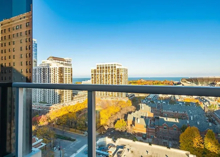3br Luxury Glass With Views Chicago